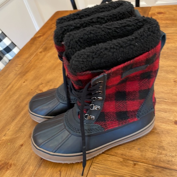L.L. Bean Buffalo Check Snow Boots • Size 8 • EUC - Picture 3 of 6